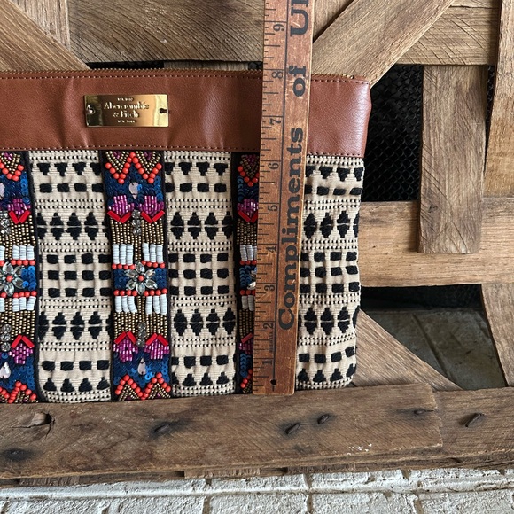 Beaded Abercrombie Clutch (49) - Picture 5 of 6